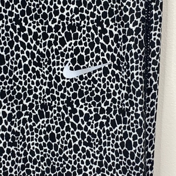 Nike Dri-Fit Printed Relay Crop Running Tights - Picture 3 of 9